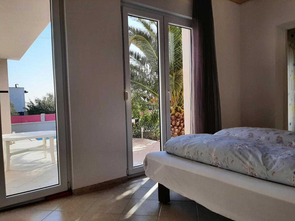 Helles Doppelzimmer Mit Bad, Terrasse Und Pool, Seperater Eingang, Liznjan, Istrien エクステリア 写真