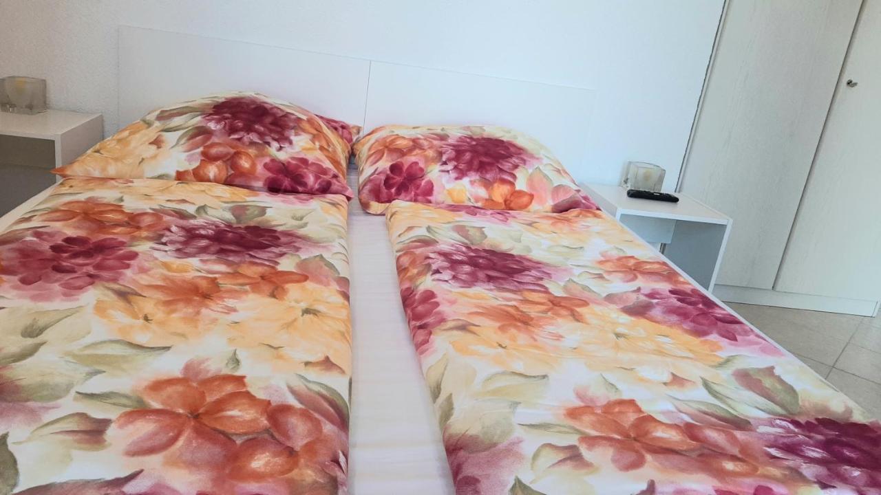 Helles Doppelzimmer Mit Bad, Terrasse Und Pool, Seperater Eingang, Liznjan, Istrien エクステリア 写真