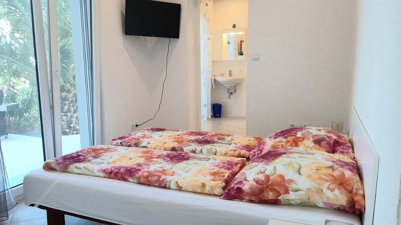 Helles Doppelzimmer Mit Bad, Terrasse Und Pool, Seperater Eingang, Liznjan, Istrien エクステリア 写真