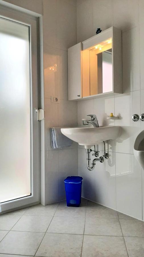 Helles Doppelzimmer Mit Bad, Terrasse Und Pool, Seperater Eingang, Liznjan, Istrien エクステリア 写真
